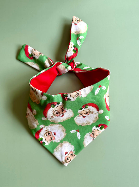 Vintage Santa Dog Bandana Christmas Pet Scarf Retro Holiday Dog Outfit Cute Winter Accessory Gift Idea for Dog Lovers Festive Puppy Style